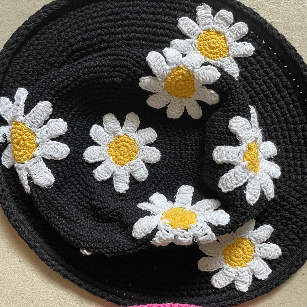 Crochet Daisy Bucket Hat